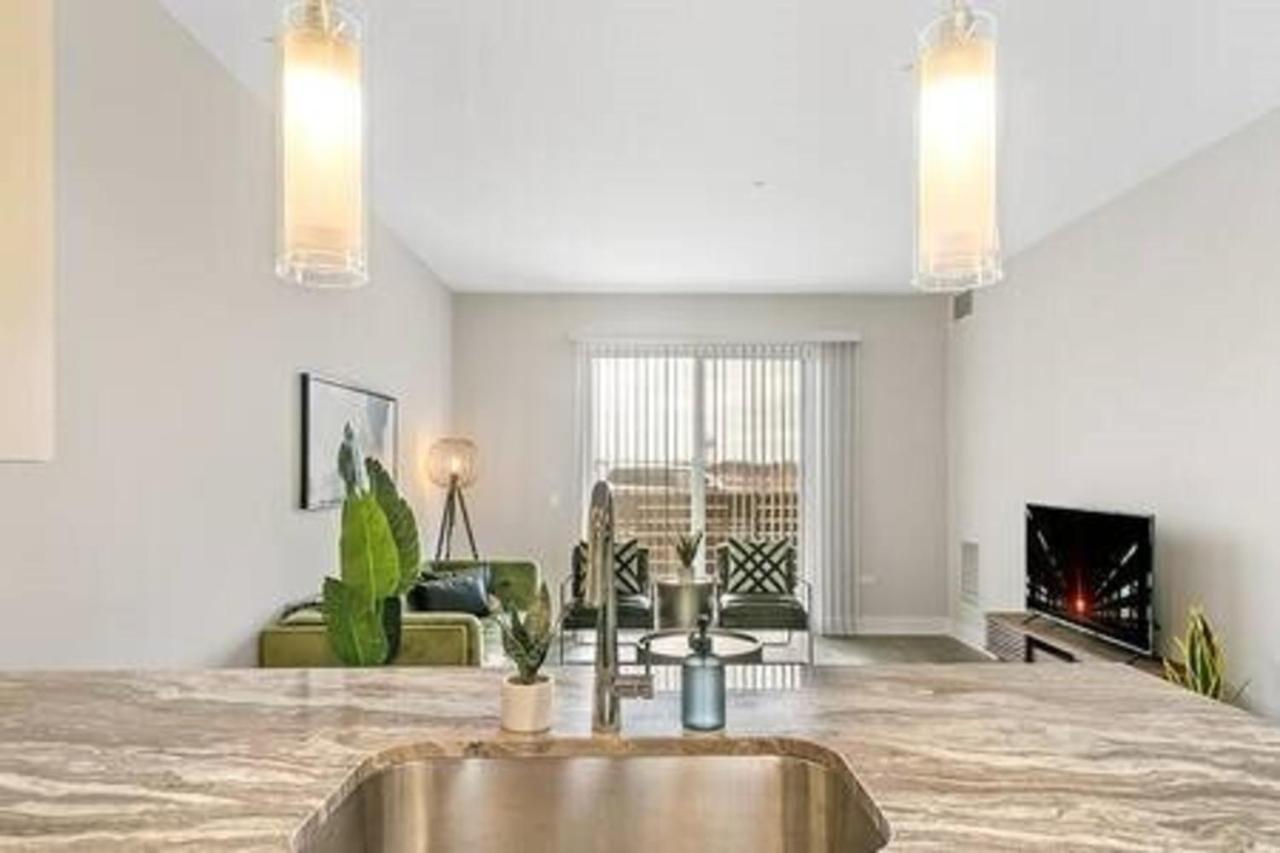 Bright & Comfortable Oakbrook 2Br Apt Free Parking - Ob 1 Leilighet Oakbrook Terrace Eksteriør bilde