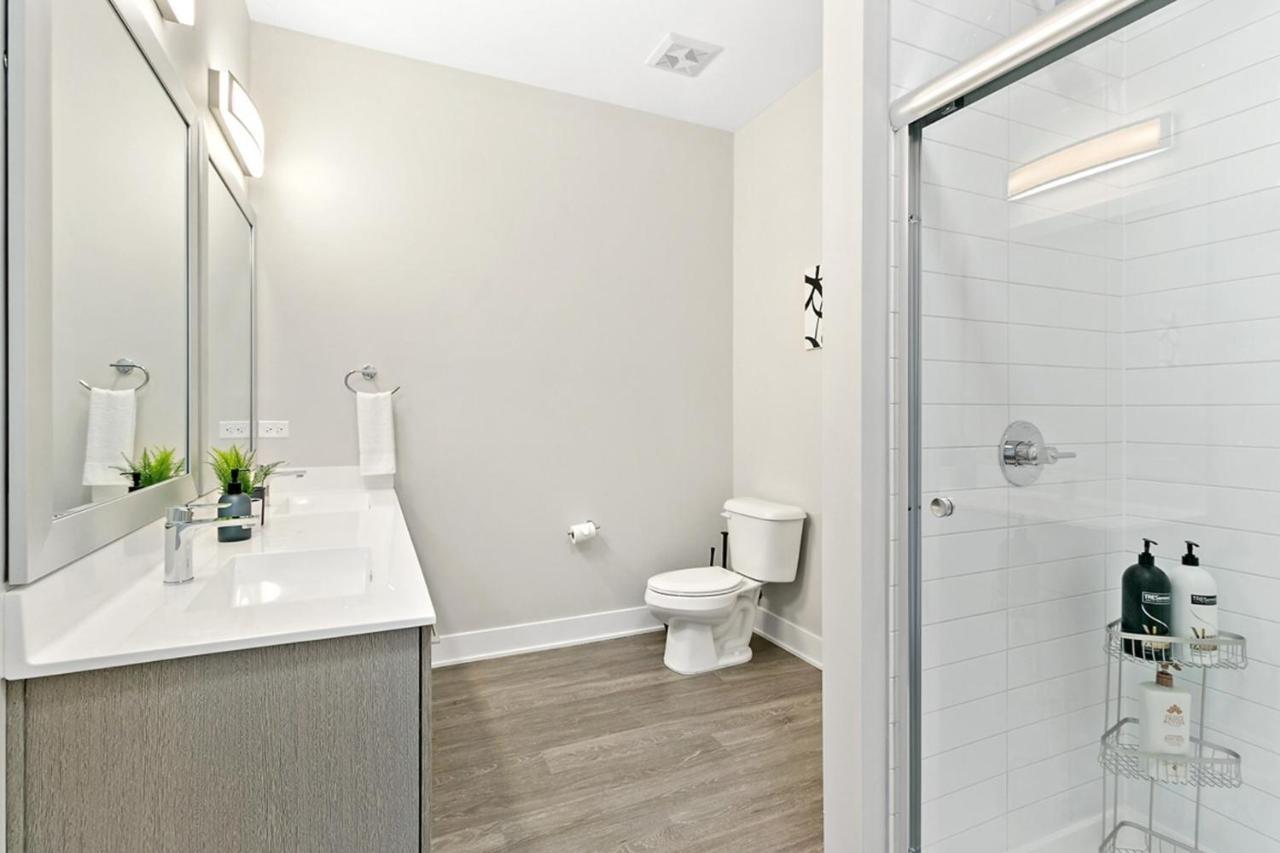 Bright & Comfortable Oakbrook 2Br Apt Free Parking - Ob 1 Leilighet Oakbrook Terrace Eksteriør bilde