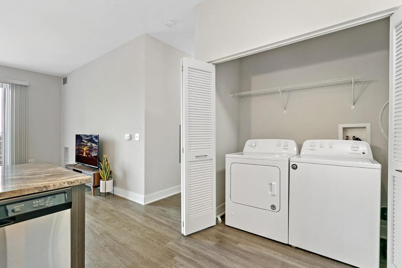 Bright & Comfortable Oakbrook 2Br Apt Free Parking - Ob 1 Leilighet Oakbrook Terrace Eksteriør bilde